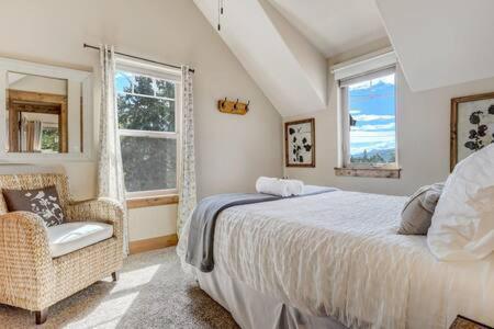 Cabin~Views~Heart Of Town~W&D~Fireplace~Kitchen Уудланд Парк Екстериор снимка