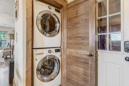 Cabin~Views~Heart Of Town~W&D~Fireplace~Kitchen Уудланд Парк Екстериор снимка